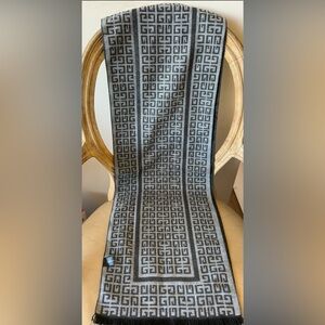 Cashmere Feeling Gorgeous Grey Design Scarf / 100% Polyester / Italy Design